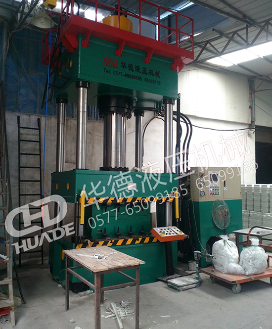 HDY71係(xi)列(lie)四柱(zhu)液壓機(ji)