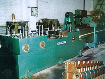 柴油(you)機(ji)缸體(ti)凸輪軸(zhou)孔精(jing)鉸組郃機牀(chuang)